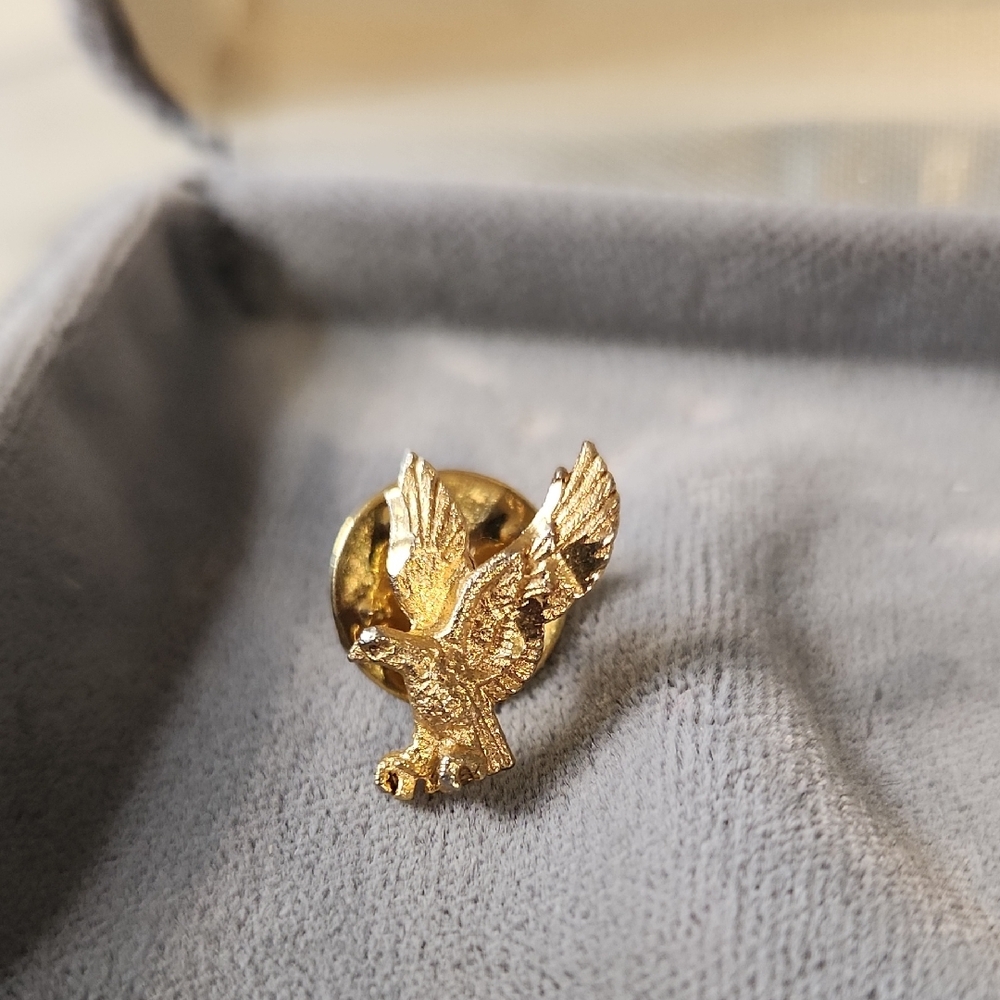 Vintage | Gold Plated Eagle Lapel Pin for Men - Classic Accessory